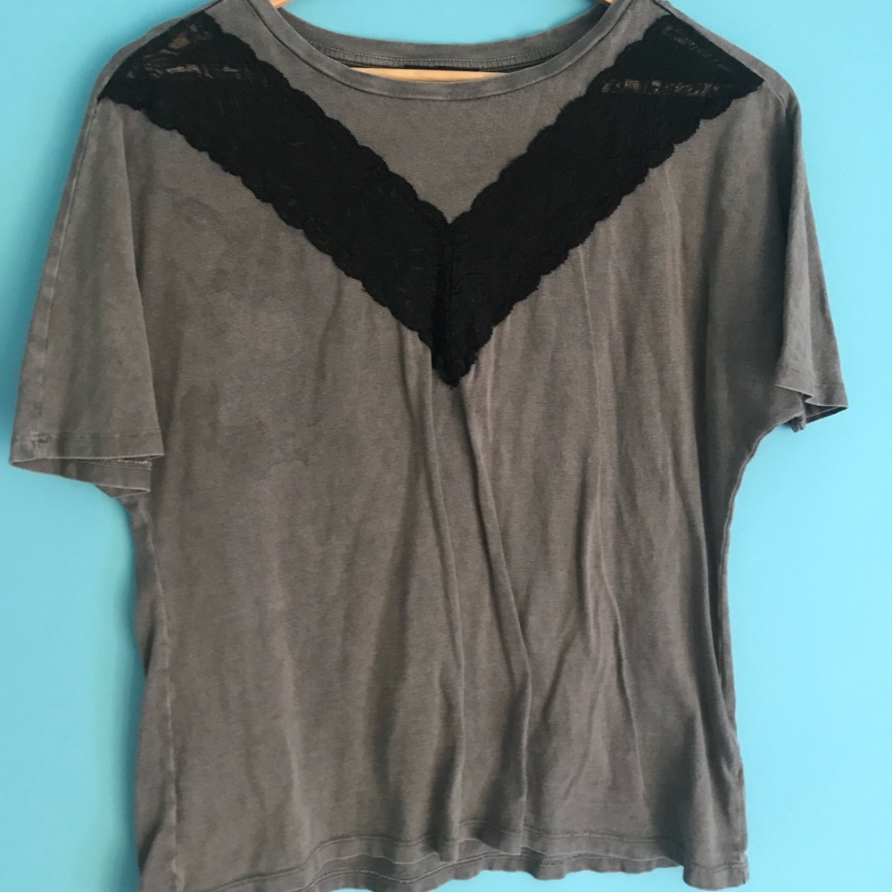 Gray t/shirt with lace detail